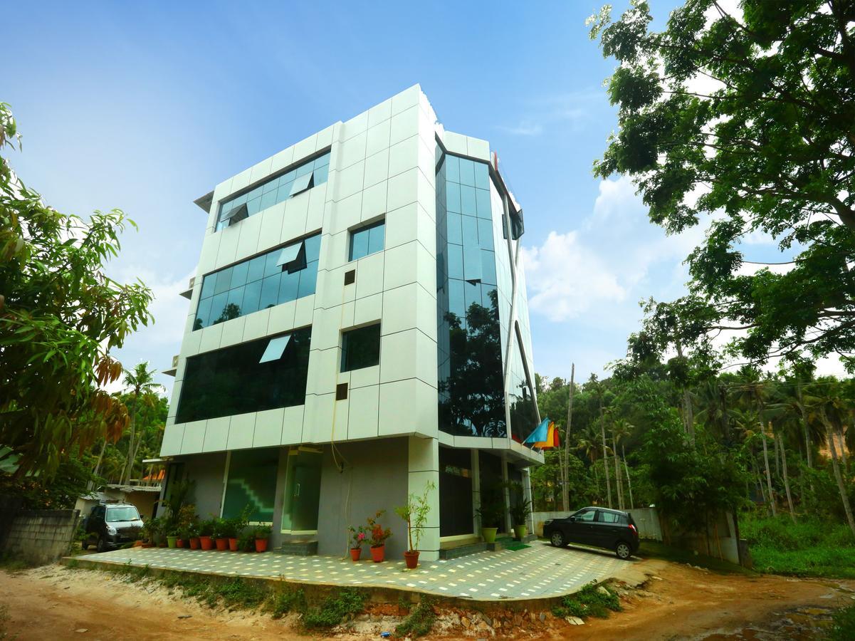 Oyo 9557 Near Kims Hospital Otel Thiruvananthapuram Dış mekan fotoğraf