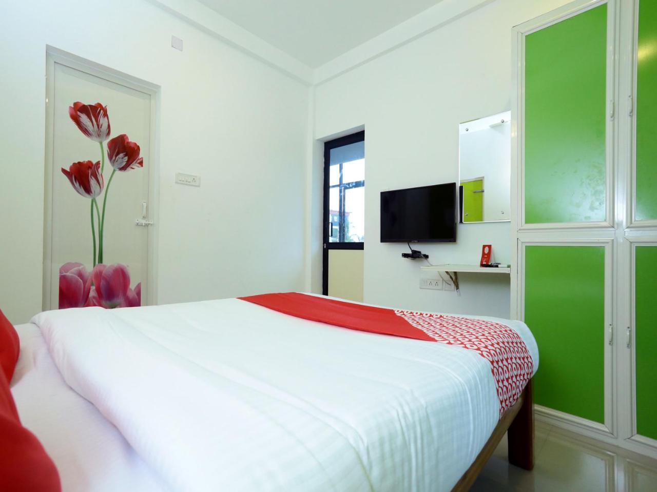 Oyo 9557 Near Kims Hospital Otel Thiruvananthapuram Dış mekan fotoğraf